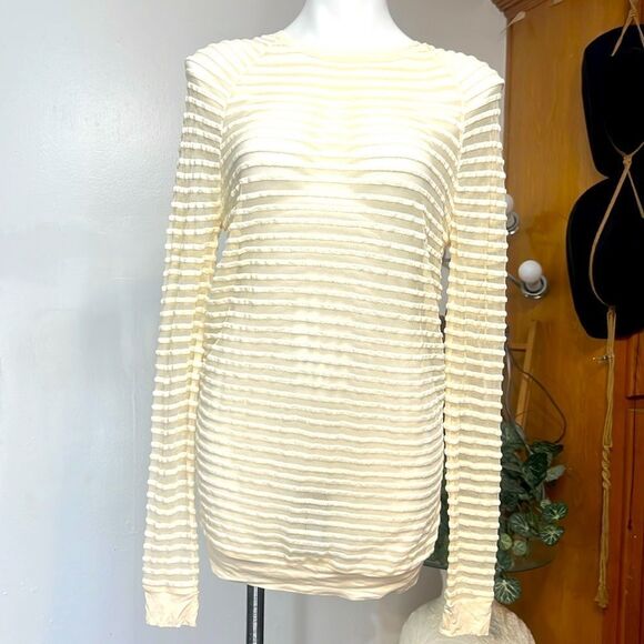 Hi-line top  - Picture 1 of 7
